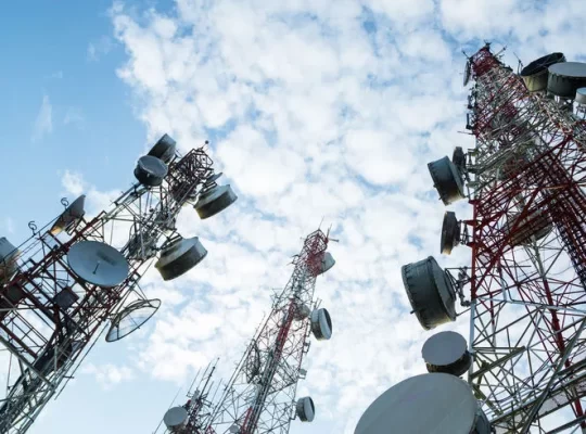telecoms-mast-cloud